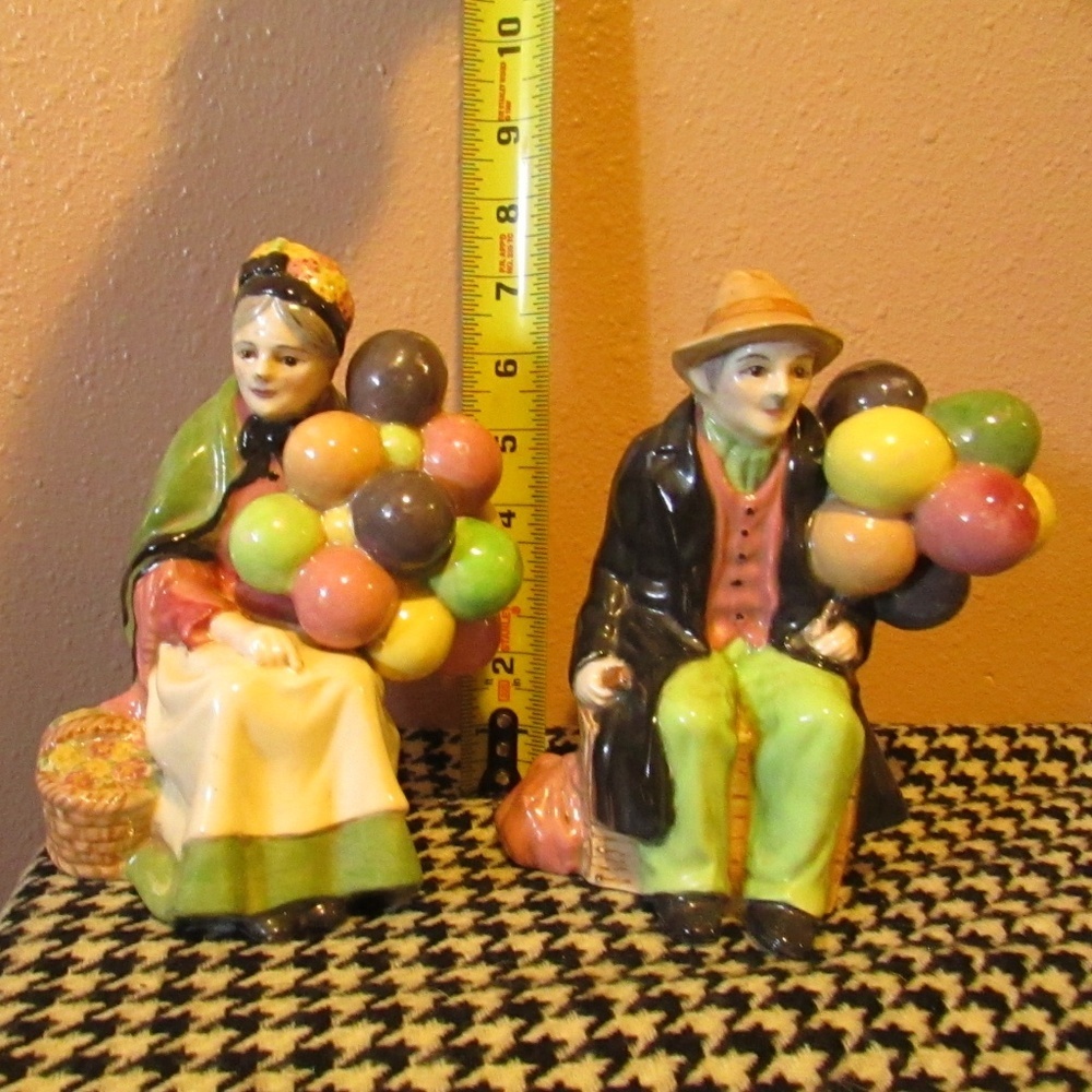Royal Doulton figurines of the "Old Balloon Seller" & "The Balloon Man - Picture 4 of 7